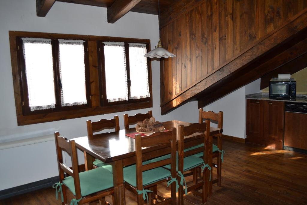 Apartamentos Linsoles Eriste Rum bild