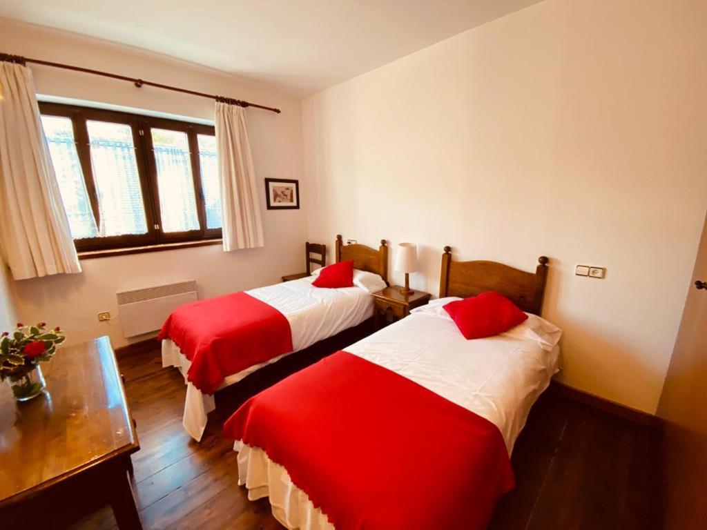Apartamentos Linsoles Eriste Exteriör bild