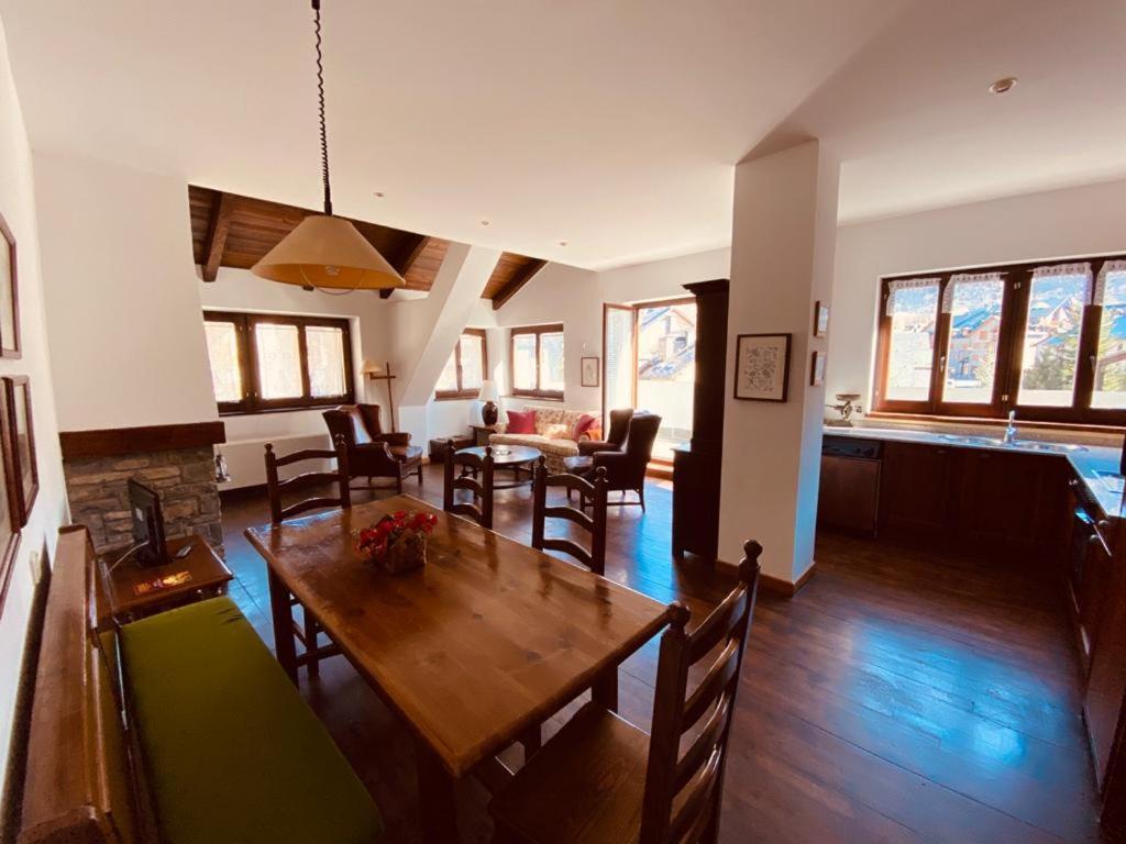 Apartamentos Linsoles Eriste Exteriör bild