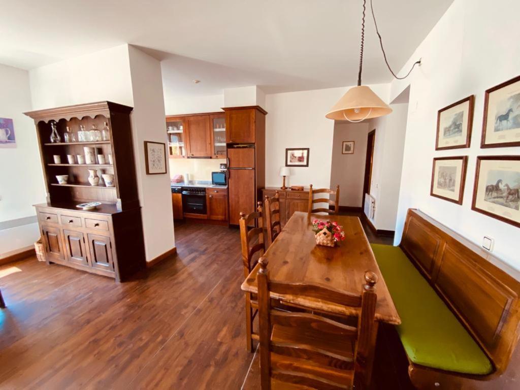 Apartamentos Linsoles Eriste Exteriör bild